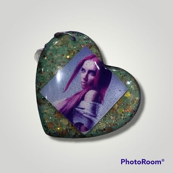 Luna Vexa Green Glitter Heart Keychain - Picture 7 of 16